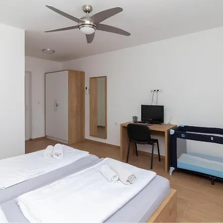 2 Bedroom Lovely In דירה *