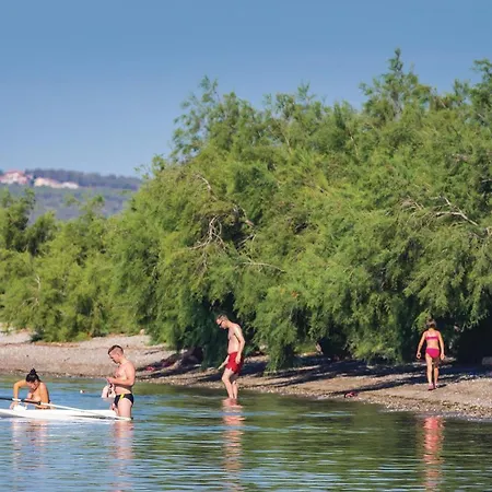 Апартаменты 2 Bedroom Lovely In *