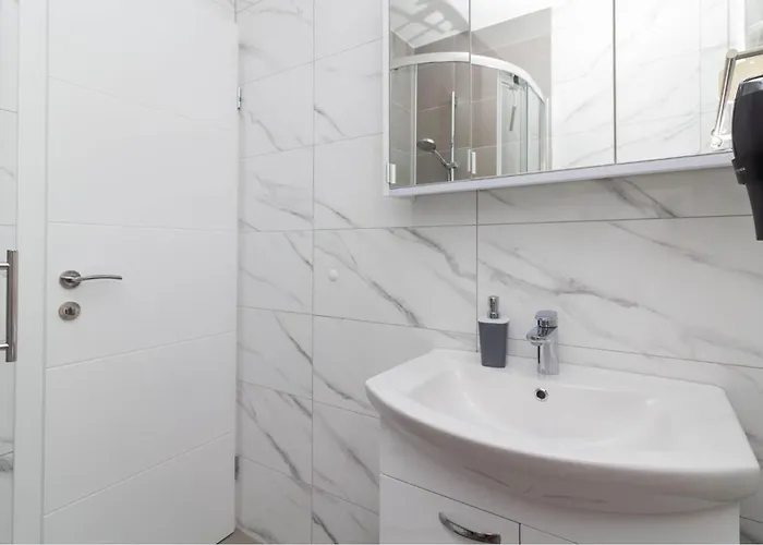 2 Bedroom Lovely In Апартаменты Стариград-Пакленица