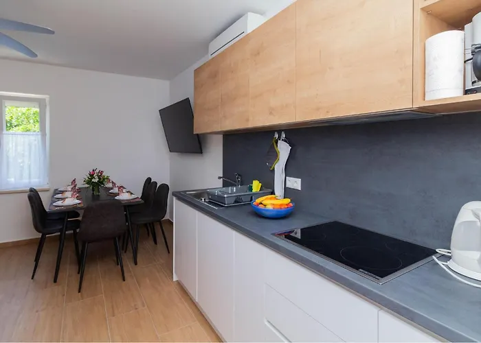 Апартаменты 2 Bedroom Lovely In *