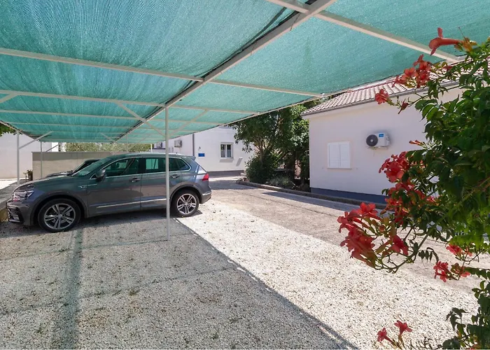 2 Bedroom Lovely In Apartament Starigrad Paklenica