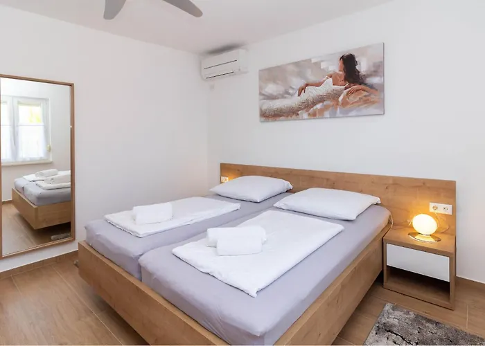 2 Bedroom Lovely In *