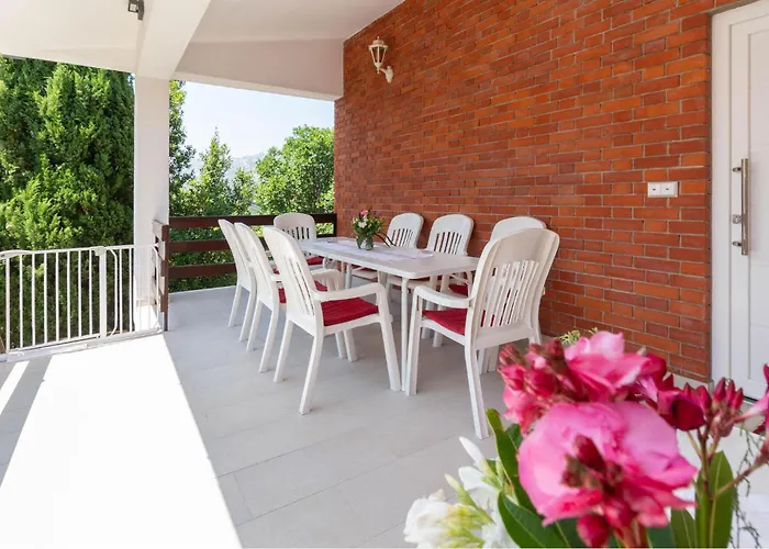 2 Bedroom Lovely In Apartament *