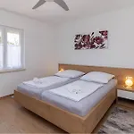 Апартаменты 2 Bedroom Lovely In *