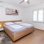 Апартаменты 2 Bedroom Lovely In Стариград-Пакленица