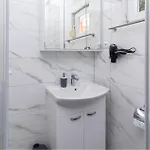 Апартаменты 2 Bedroom Lovely In