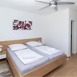 2 Bedroom Lovely In