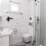 2 Bedroom Lovely In Стариград-Пакленица