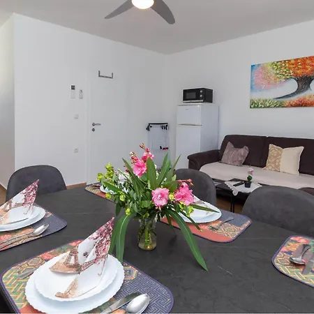 2 Bedroom Lovely In *