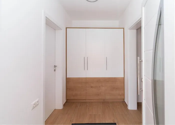 2 Bedroom Lovely In
