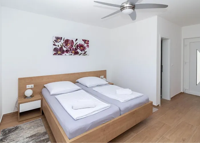 2 Bedroom Lovely In