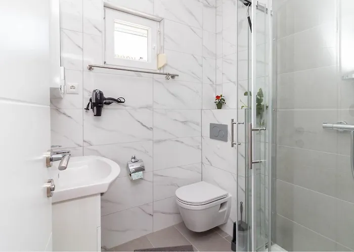 2 Bedroom Lovely In Starigrad Paklenica